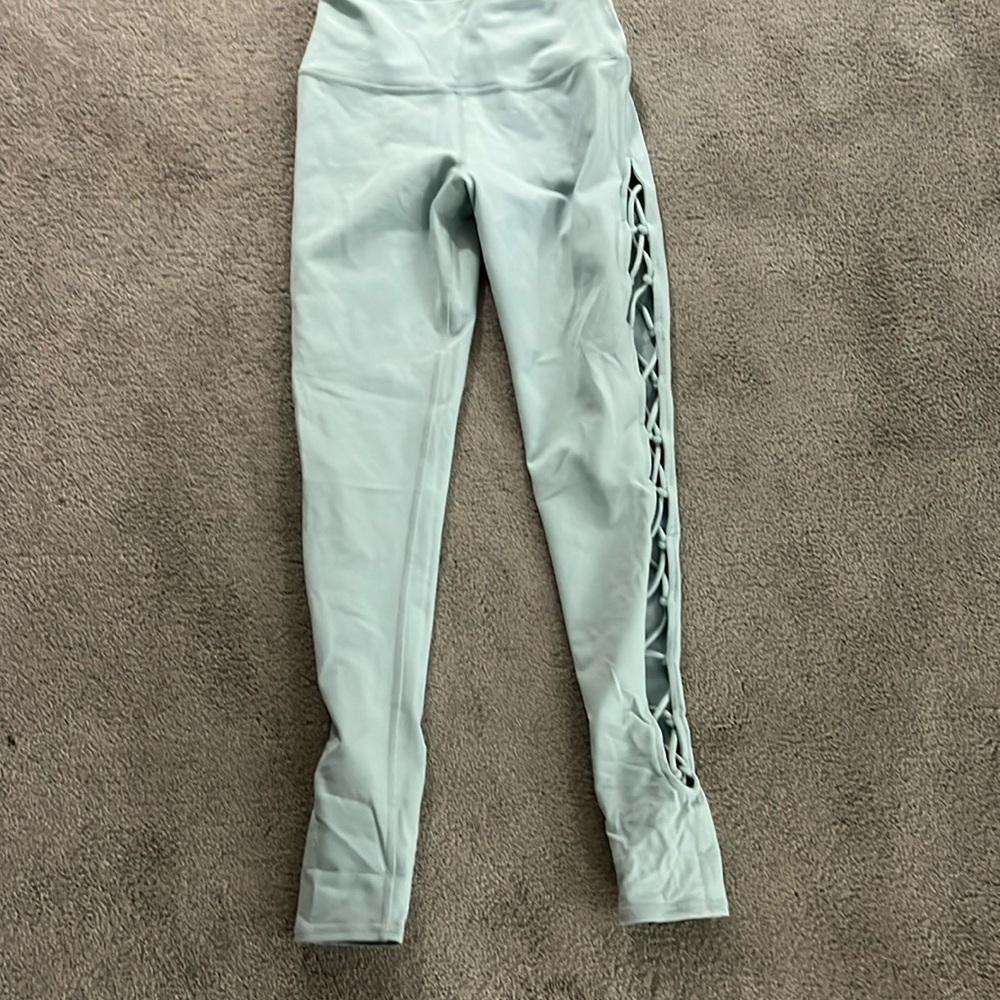 alo yoga seafoam green leggings